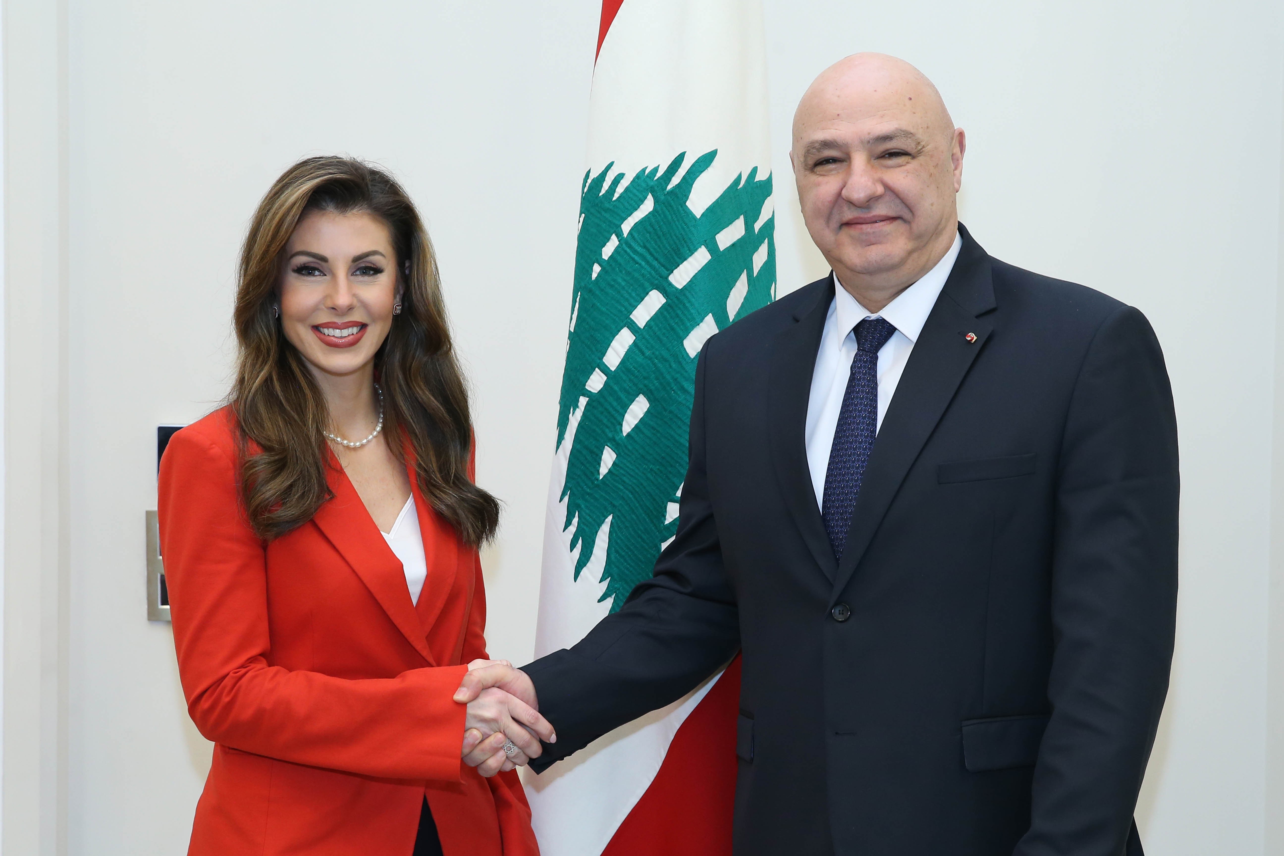 الرئيس عون استقبل  نائبة المبعوث الأميركي الخاص للشرق الأوسط: الاستقرار الدائم في الجنوب رهن بإنجاز الانسحاب الاسرائيلي وتطبيق القرار ١٧٠١ واطلاق الاسرى اللبنانيين جزء من اتفاق 27 تشرين الثاني الماضي 